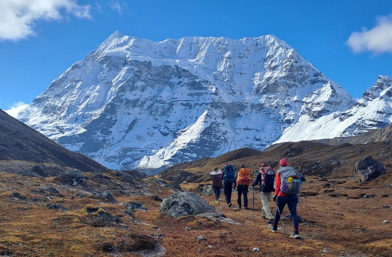 Makalu Base Camp Lodge Trek route experience